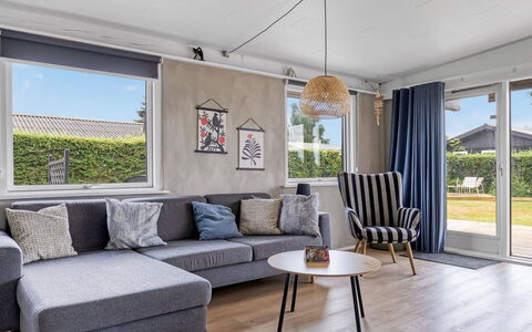 Solvey - 700M from the Sea: Mobilia, Interior Design, Pavimentazione, Legna, Pavimento, Divano, Casa, Soffitto, Soggiorno, Appartamento