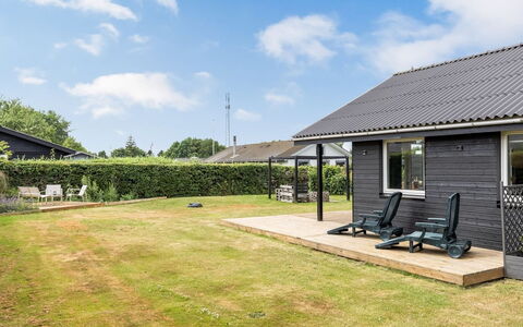 Solvey - 700M from the Sea: Tetto, Casa, Casa, Villetta, Raccordo, Prato, Shade, Giardino, Cortile, Edifici Giardino
