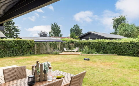 Solvey - 700M from the Sea: Arbusto, Casa, Casa, Tetto, Lotto, Giardino, Shade, Villetta, Prato, Groundcover