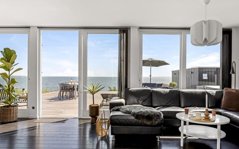 Lin - 80M from the Sea: Mobilia, Interior Design, Divano, Pavimentazione, Pavimento, Soggiorno, Tavolo, Pavimento In Legno, Soffitto