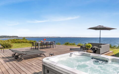 Lin - 80M from the Sea: Piscina, Ricorrere, Mobili Da Esterno, Tempo Libero, Deck, Eco Hotel, Oceano, Design, Hotel, Sedia