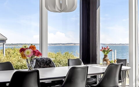 Lin - 80M from the Sea: Interior Design, Mobilia, Tavolo, Pavimentazione, Cucina & Sala Da Pranzo Tavolo, Sedia, Pavimento, Sala Da Pranzo, Soffitto, Illuminazione