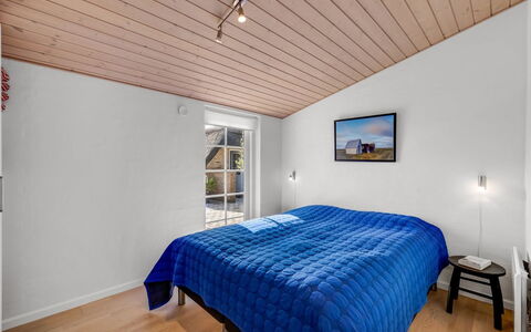 Helma - 580M to the Fjord: Legna, Soffitto, Interior Design, Pavimento, Casa, Pavimentazione, Camera Da Letto, Mobilia, Letto, Camera