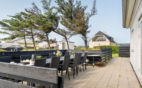 Filine - 100M from the Sea: Cielo, Tetto, Casa, Architettura, Zona Residenziale, Casa, Lotto, Villetta, Estate, Shade
