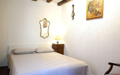 Ludiano 25: Letto, Camera Da Letto, Parete, Bedding, Lenzuolo, Mobilia, Interior Design, Legna, Pavimento, Biancheria