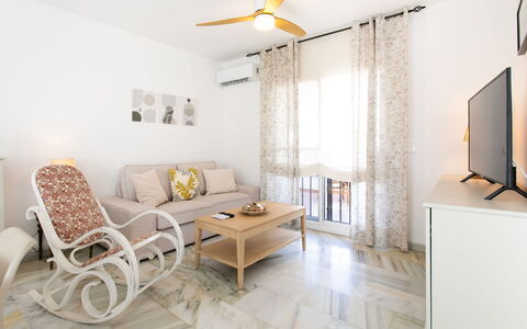 La Mar Serena: Pavimentazione, Interior Design, Pavimento, Mobilia, Casa, Soggiorno, Camera, Appartamento, Soffitto, Divano