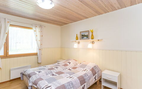 Hakojärventie 3B: Letto, Interior Design, Camera Da Letto, Legna, Soffitto, Pavimentazione, Pavimento, Lenzuolo, Bedding, Mobilia