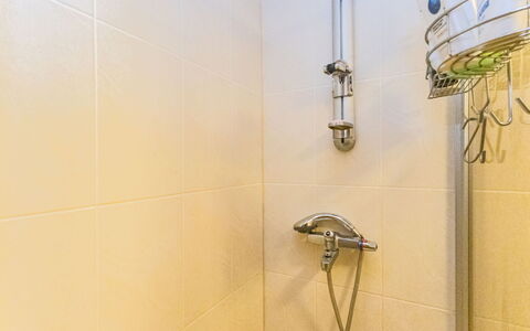 Hakojärventie 3B: Idraulico Fixture, Bagno, Soffione Doccia, Idraulico, Doccia, Doccia Bar, Rubinetto, Pannello Doccia, Piastrella