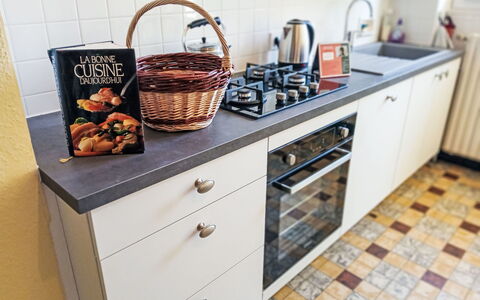 Puys-Richards: Cucina, Elettrodomestico Da Cucina, Cucina Stufa, Controsoffitto, Apparecchio Major, Stufa A Gas, Stufa, Elettrodomestico, Pavimentazione, Cabinetry