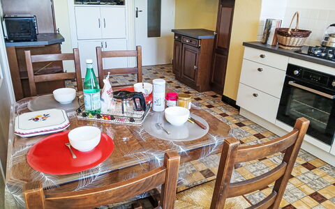 Puys-Richards: Mobilia, Pavimentazione, Interior Design, Apparecchio Major, Legna, Elettrodomestico Da Cucina, Pavimento, Cucina, Cucina & Sala Da Pranzo Tavolo, Cabinetry