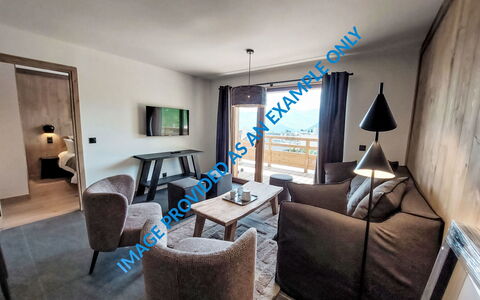 Le Caprice Blanc: Mobilia, Legna, Pavimentazione, Pavimento, Interior Design, Camera, Appartamento, Casa, Soggiorno, Pavimento In Legno