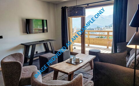Le Caprice Blanc: Mobilia, Interior Design, Pavimentazione, Legna, Pavimento, Divano, Camera, Soggiorno, Sedia, Appartamento