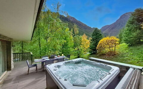 Grimentz 630: Ricorrere, Eco Hotel, Piscina, Vasca Idromassaggio, Valle, Vasca Da Bagno, Idraulico Fixture, Hotel