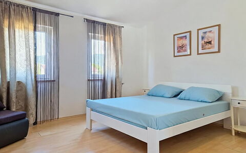 Marija: Mobilia, Letto, Interior Design, Camera Da Letto, Pavimento, Pavimentazione, Legna, Bedding, Lenzuolo, Camera