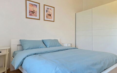Marija: Mobilia, Camera Da Letto, Legna, Letto, Interior Design, Pavimento, Pavimentazione, Camera, Lenzuolo, Bedding