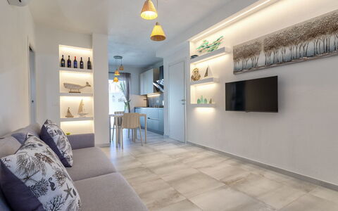 Perla Blu: Interior Design, Pavimentazione, Parete, Pavimento, Soffitto, Mobilia, Camera, Soggiorno, Illuminazione, Divano