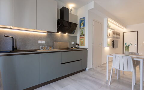 Perla Blu: Cucina, Controsoffitto, Interior Design, Elettrodomestico Da Cucina, Apparecchio Major, Cabinetry, Pavimentazione, Mobilia, Soffitto, Pavimento