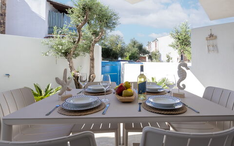 Perla Blu: Mobilia, Tavolo, Sedia, Cucina & Sala Da Pranzo Tavolo, Tavola, Interior Design, Sala Da Pranzo, Tavolo Esterno, Mobili Da Esterno, Ristorante