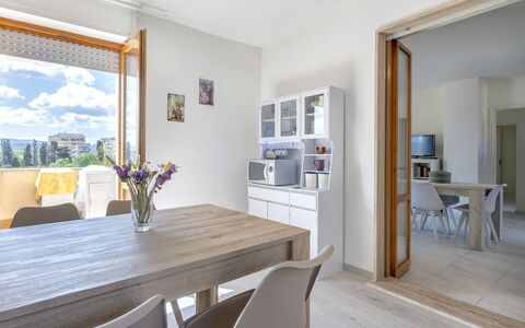 Mariposa: Mobilia, Interior Design, Pavimentazione, Pavimento, Legna, Sedia, Soffitto, Tavolo, Sala Da Pranzo, Cucina & Sala Da Pranzo Tavolo