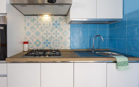 Mariposa: Cucina, Apparecchio Major, Pavimentazione, Elettrodomestico Da Cucina, Controsoffitto, Pavimento, Cucina Stufa, Stufa, Lavandino Della Cucina, Interior Design
