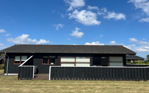Thrine - 150M from the Sea: Tetto, Casa, Casa, Lotto, Raccordo, Plain, Villetta, Area Rurale, Shade, Cortile