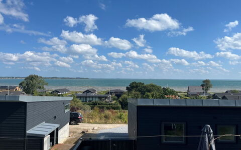 Thrine - 150M from the Sea: Cielo, Shade, Oceano, Costa