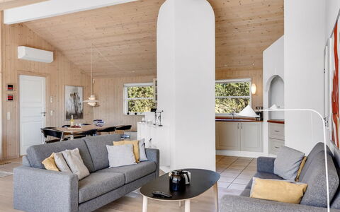 Isbiorn - 800M from the Sea: Legna, Mobilia, Interior Design, Divano, Soggiorno, Pavimentazione, Soffitto, Camera, Pavimento, Casa
