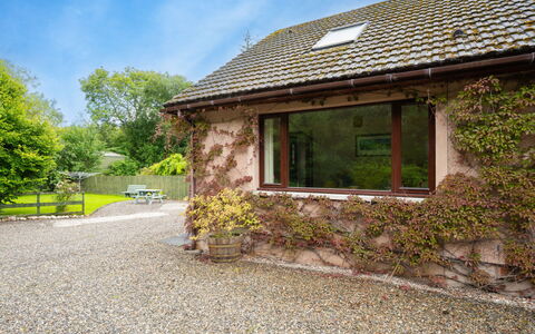 Iola Annex: Arbusto, Villetta, Groundcover, Giardino, Landscaping, Agriturismo, Driveway, Edifici Giardino, Cortile