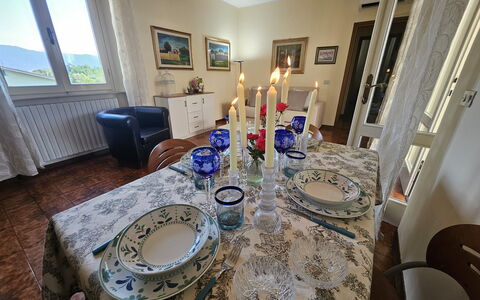 Alla Terrazza sul Fiume: Mobilia, Tavola, Tavolo, Tovaglia, Sala Da Pranzo, Interior Design, Tessile, Cucina & Sala Da Pranzo Tavolo, Serveware, Dishware