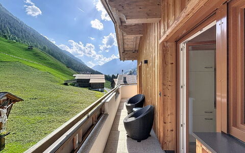 Alpenblick: Legna, Casa, Soffitto, Appartamento, Color Legno, Latifoglie, Balcone, Legname, Plank, Illuminazione Diurna