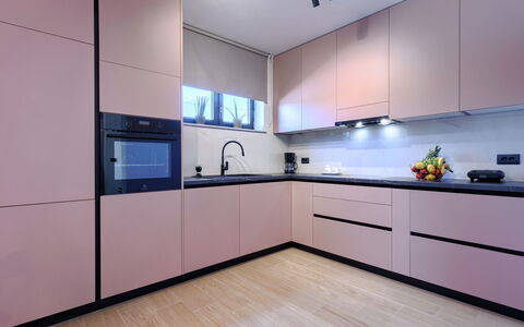 Eroa: Legna, Cucina, Interior Design, Cabinetry, Apparecchio Major, Controsoffitto, Elettrodomestico Da Cucina, Cucina Stufa, Color Legno, Design