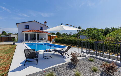 Eroa: Piscina, Casa, Materiale Composito, Estate, Mobili Da Esterno, Tempo Libero, Sedia, Ricorrere, Villa, Shade