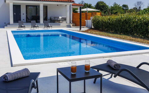 Eroa: Piscina, Ricorrere, Mobili Da Esterno, Materiale Composito, Eco Hotel, Tempo Libero, Sedia, Terme, Villa, Shade