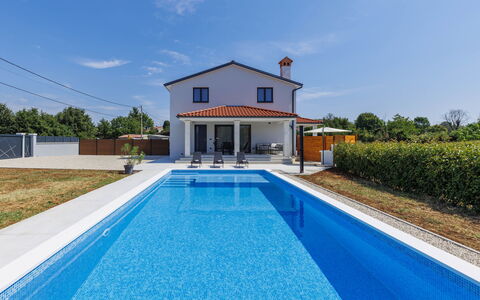 Eroa: Blu, Piscina, Casa, Materiale Composito, Estate, Ricorrere, Eco Hotel, Villa, Giochi D'Acqua, Terme