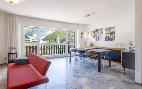 La Fiorera: Mobilia, Legna, Pavimentazione, Interior Design, Pavimento, Sedia, Tavolo, Casa, Mobili Da Esterno, Soffitto