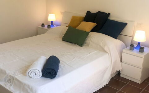 Villa Ulivi: Letto, Camera Da Letto, Bedding, Lenzuolo, Mobilia, Pavimento, Legna, Pavimentazione, Biancheria, Interior Design