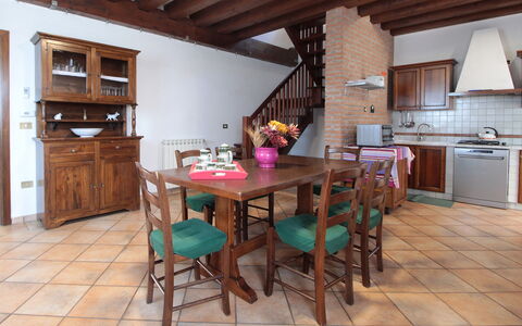 Ca' Rustica: Mobilia, Pavimentazione, Interior Design, Legna, Tavolo, Pavimento, Cucina & Sala Da Pranzo Tavolo, Sedia, Cucina, Camera