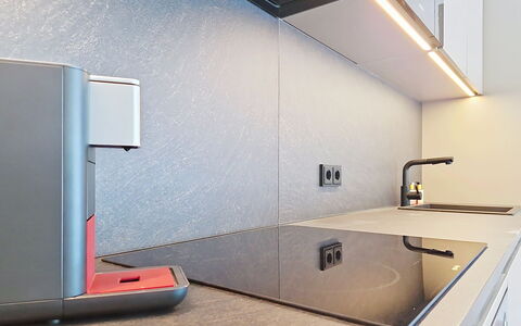 Alpenchalet Gundolf: Cucina, Controsoffitto, Elettrodomestico Da Cucina, Elettrodomestico, Rubinetto, Idraulico Fixture, Lavandino Della Cucina, Cabinetry, Piccolo Apparecchio