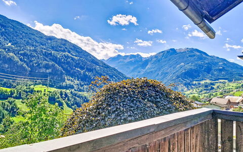 Alpenchalet Gundolf: Mobilia, Interior Design, Sedia, Pavimentazione, Tavolo, Ricorrere, Pavimento, Soffitto, Camera, Eco Hotel