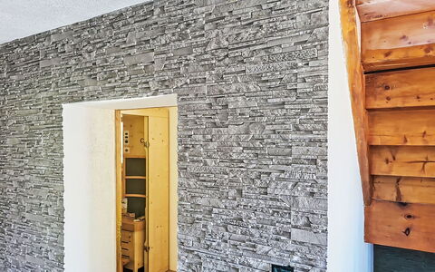 Alpenchalet Gundolf: Mobilia, Interior Design, Sedia, Pavimentazione, Tavolo, Ricorrere, Pavimento, Soffitto, Camera, Eco Hotel