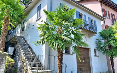 Apt. Blu Celeste: Mobilia, Interior Design, Sedia, Pavimentazione, Tavolo, Ricorrere, Pavimento, Soffitto, Camera, Eco Hotel