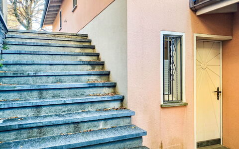 Casa Matani (Seezugang): Mobilia, Interior Design, Sedia, Pavimentazione, Tavolo, Ricorrere, Pavimento, Soffitto, Camera, Eco Hotel