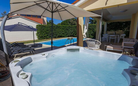 Matis: Mobilia, Interior Design, Sedia, Pavimentazione, Tavolo, Ricorrere, Pavimento, Soffitto, Camera, Eco Hotel