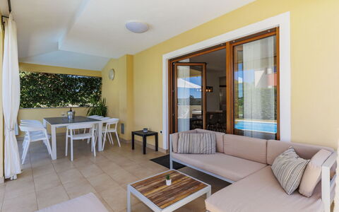 Matis: Mobilia, Interior Design, Sedia, Pavimentazione, Tavolo, Ricorrere, Pavimento, Soffitto, Camera, Eco Hotel