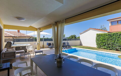 Matis: Mobilia, Interior Design, Sedia, Pavimentazione, Tavolo, Ricorrere, Pavimento, Soffitto, Camera, Eco Hotel