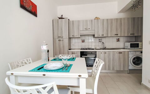 Dina Home: Mobilia, Interior Design, Sedia, Pavimentazione, Tavolo, Ricorrere, Pavimento, Soffitto, Camera, Eco Hotel