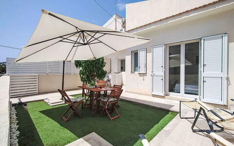 Dina Home: Mobilia, Interior Design, Sedia, Pavimentazione, Tavolo, Ricorrere, Pavimento, Soffitto, Camera, Eco Hotel
