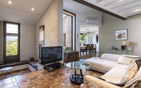 Villa Salario: Mobilia, Interior Design, Pavimentazione, Pavimento, Parete, Divano, Soffitto, Legna, Soggiorno, Camera