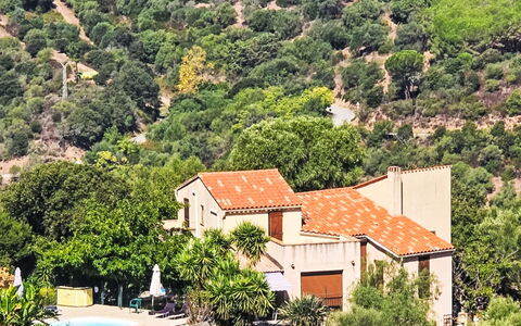 Villa Salario: Zona Residenziale, Montagna, Collina, Casa, Casa, Insediamento Umano, Piscina, Estate, Hill Station, Catena Montuosa