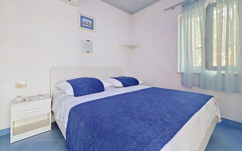Marina Sevid 106: Pavimento, Pavimentazione, Interior Design, Camera Da Letto, Letto, Mobilia, Appartamento, Soffitto, Camera, Bedding